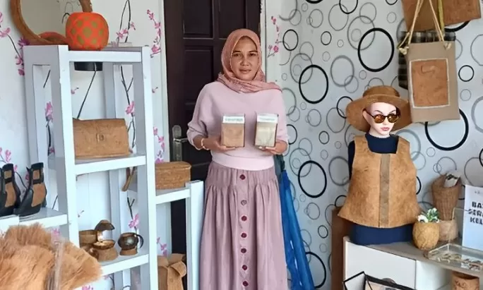 From Coconut Waste to Millionaire: The Inspiring Story of Rusni from Penajam Who Went International