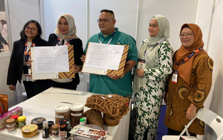 LOI signing with buyers at Mihas Expo - Malaysia